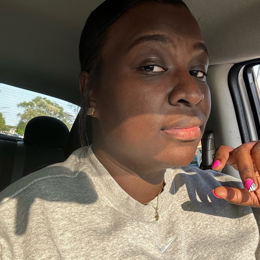 Meet your Posher, Shana